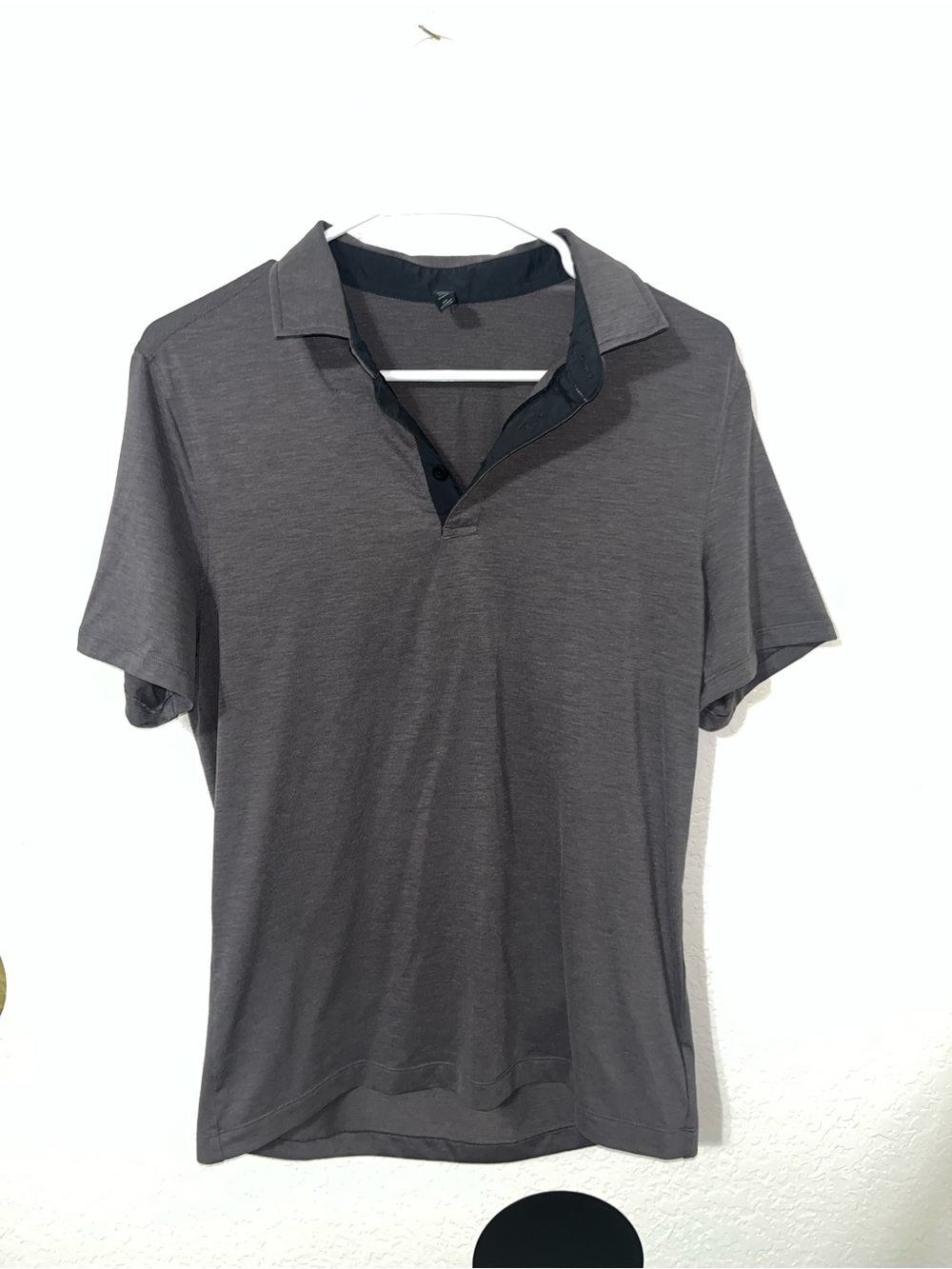 Lululemon men’s dark purple charcoal short sleeve polo shirt